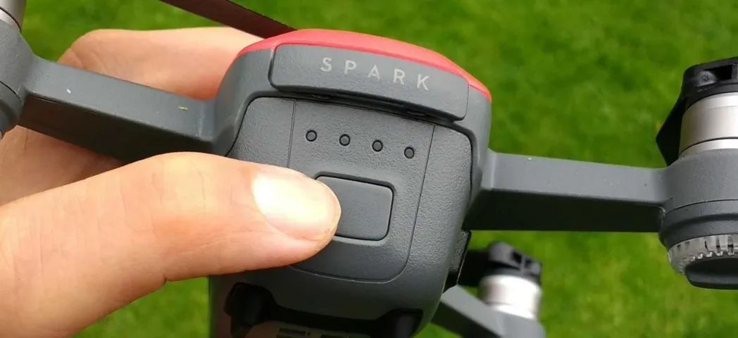 Ddrone DJI spark fly more combo com câmera fullhd red 2 baterias + acessórios - Foto 2