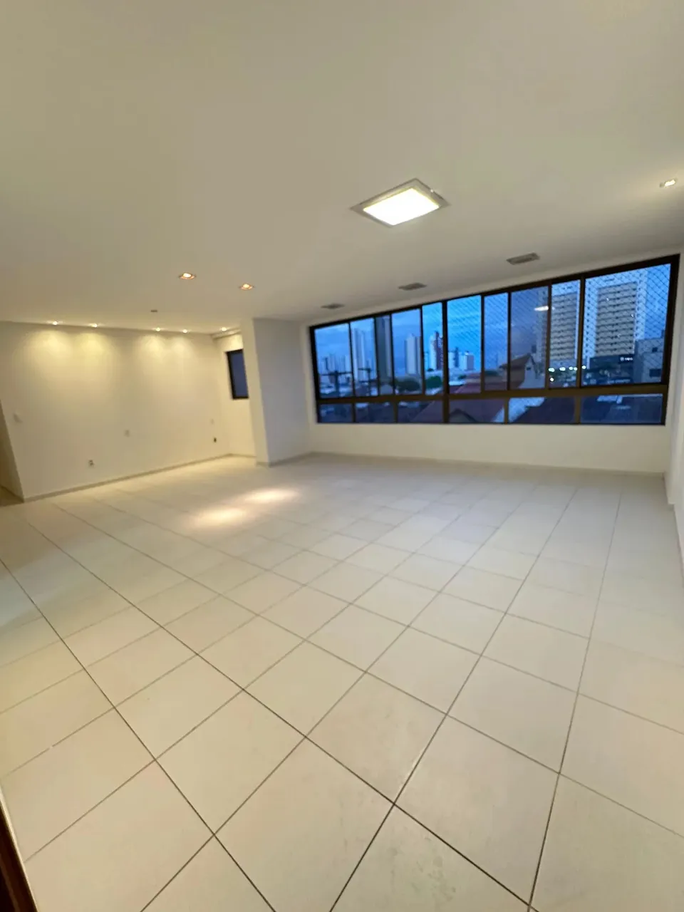 Excelente apartamento, prox ao shopping com 3 suites