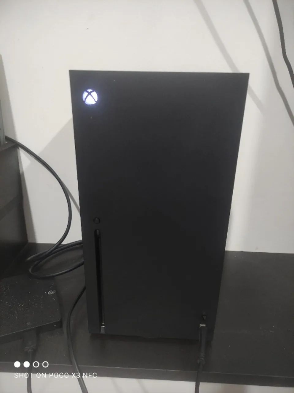 Xbox séries X + Carregador com 4 pilhas recarregáveis+ HD externo 1TB + 1 jogo