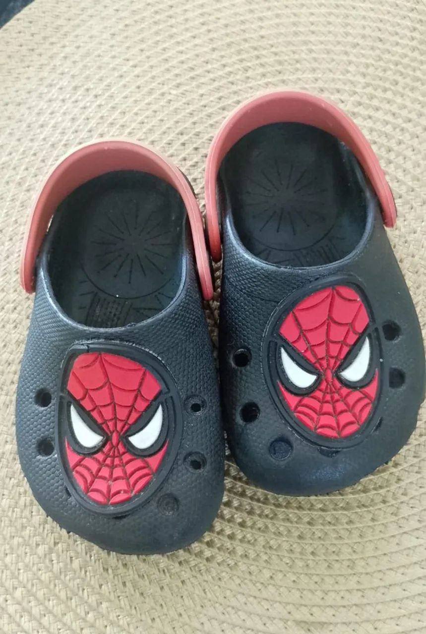 Sandálias Homem Aranha Crocs 