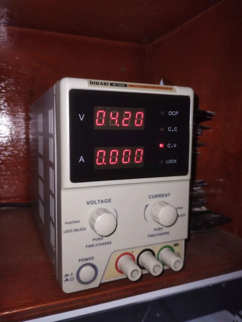 Fonte Assimétrica de Bancada 32v 5a Hikari Hf-3205s Bivolt - Foto 2