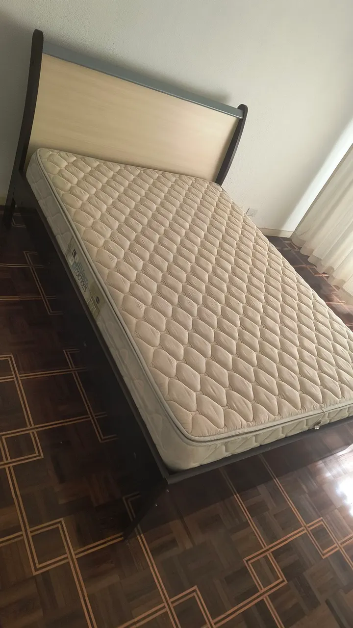 Cama com Colchão Confortável