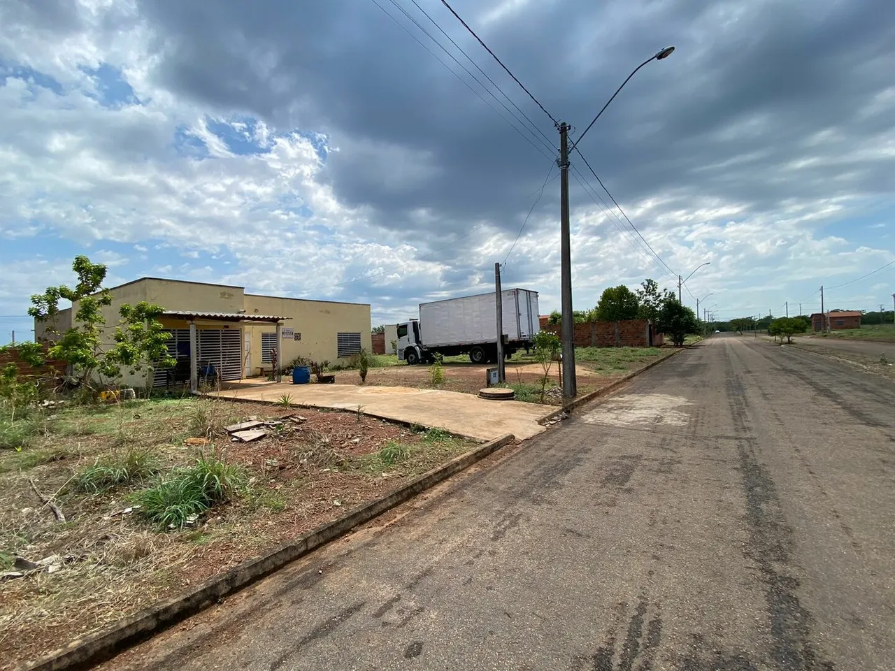 Vendo casa no Jardim Aeroporto com 3 quartos sendo 1 suite