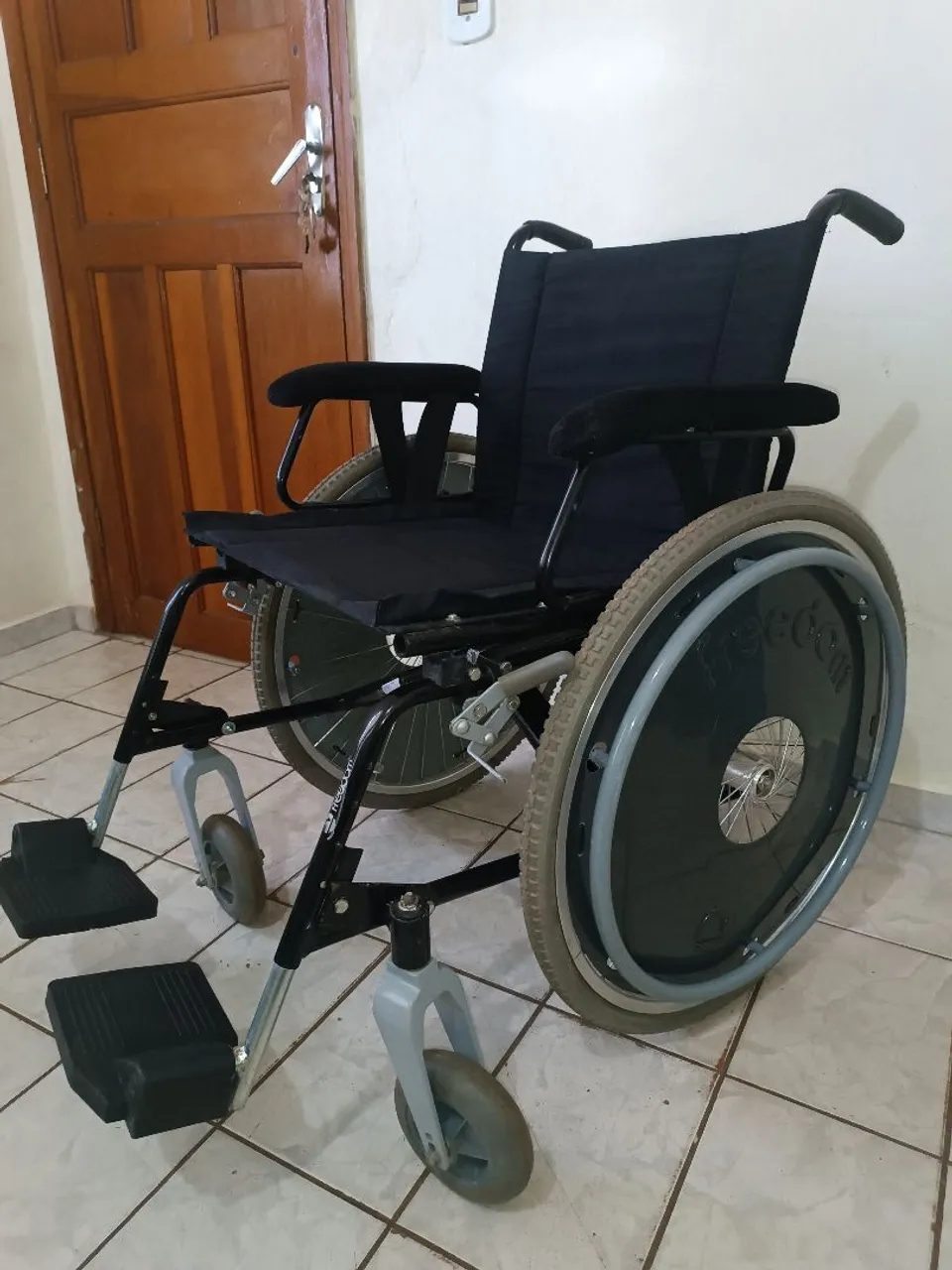 Cadeira de rodas Freedom dobrável