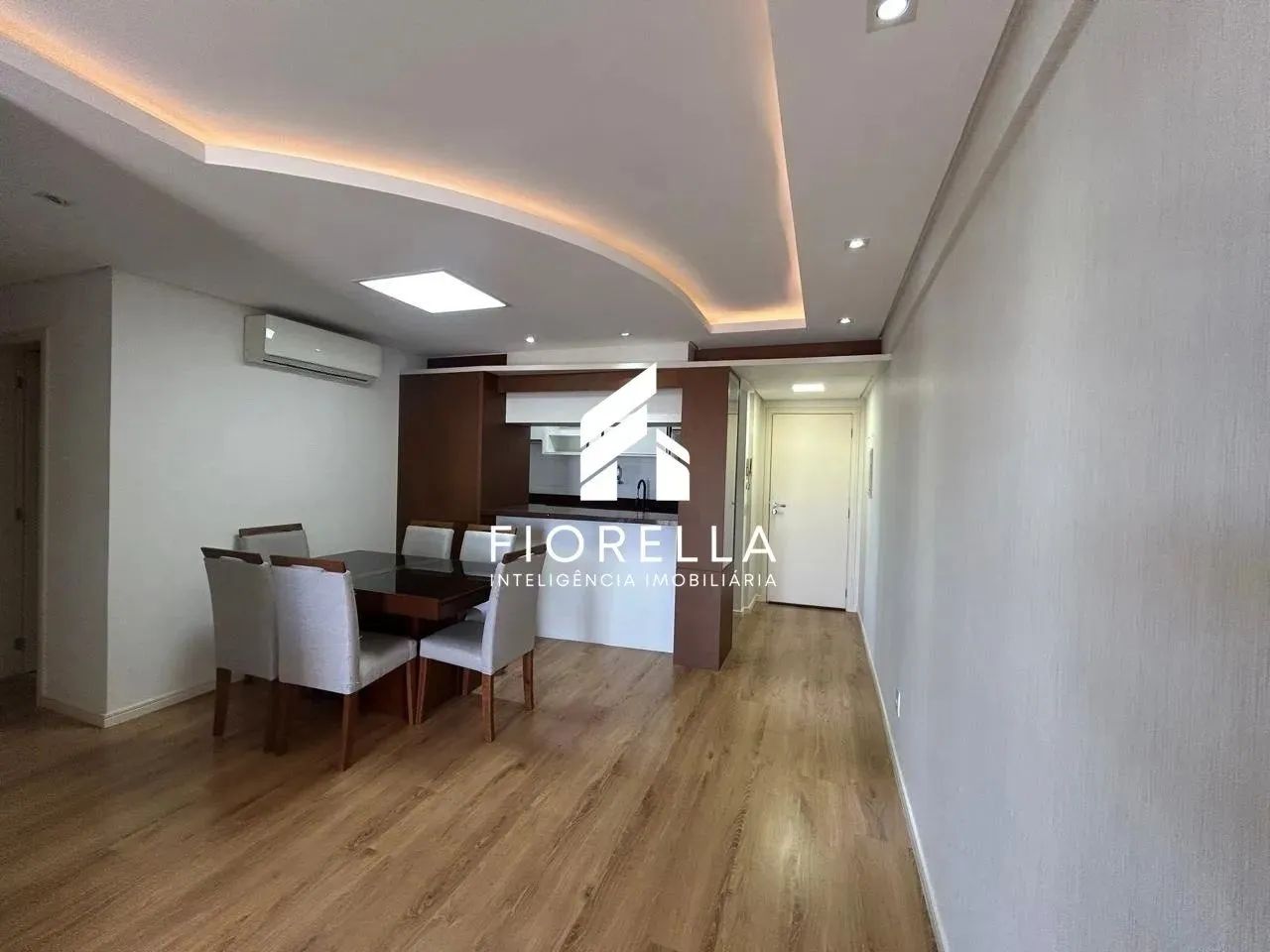 Apartamento com 03 dormitórios sendo 01 suíte no bairro Campinas - São José/SC