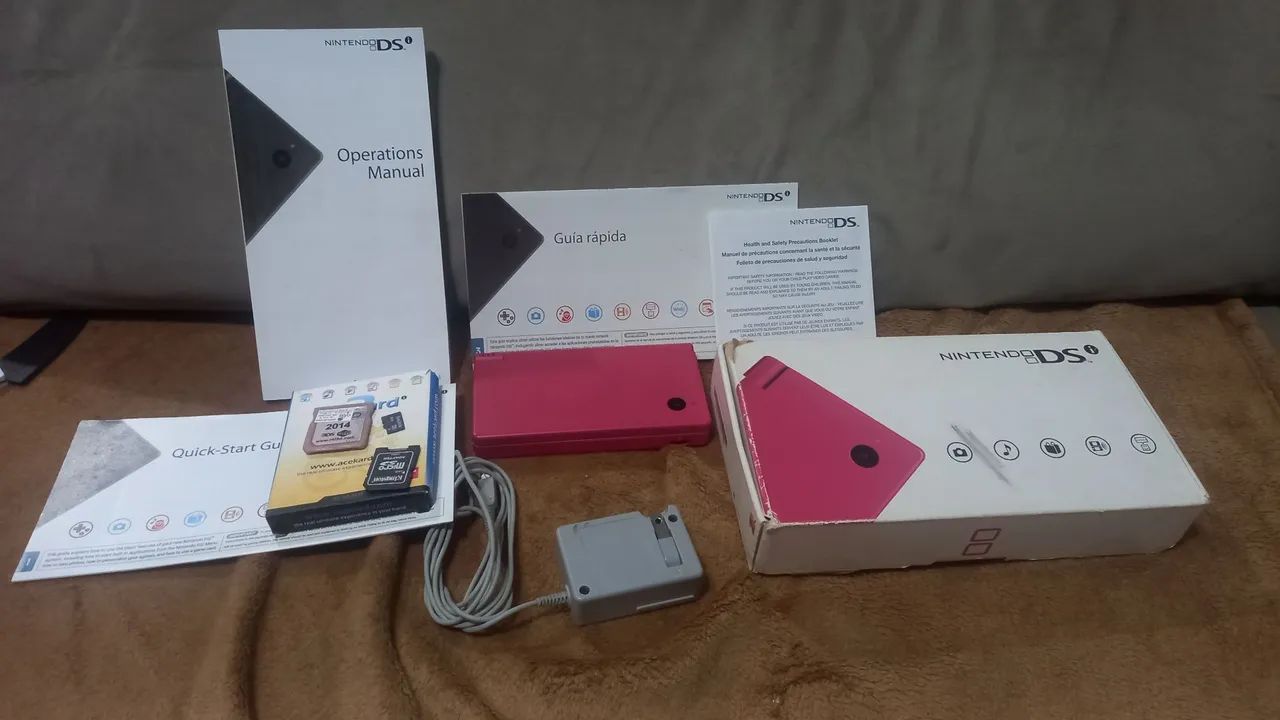 Nintendo ds na caixa com mais de 90 jogos