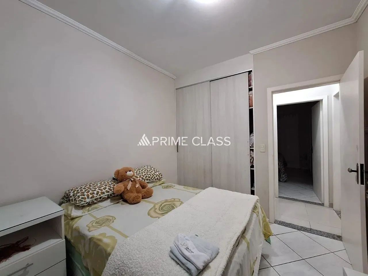 Sobrado 3 Dormitórios sendo 1 suíte , pátio com piscina . Á venda no Bairro Bela Vista - C - Foto 7