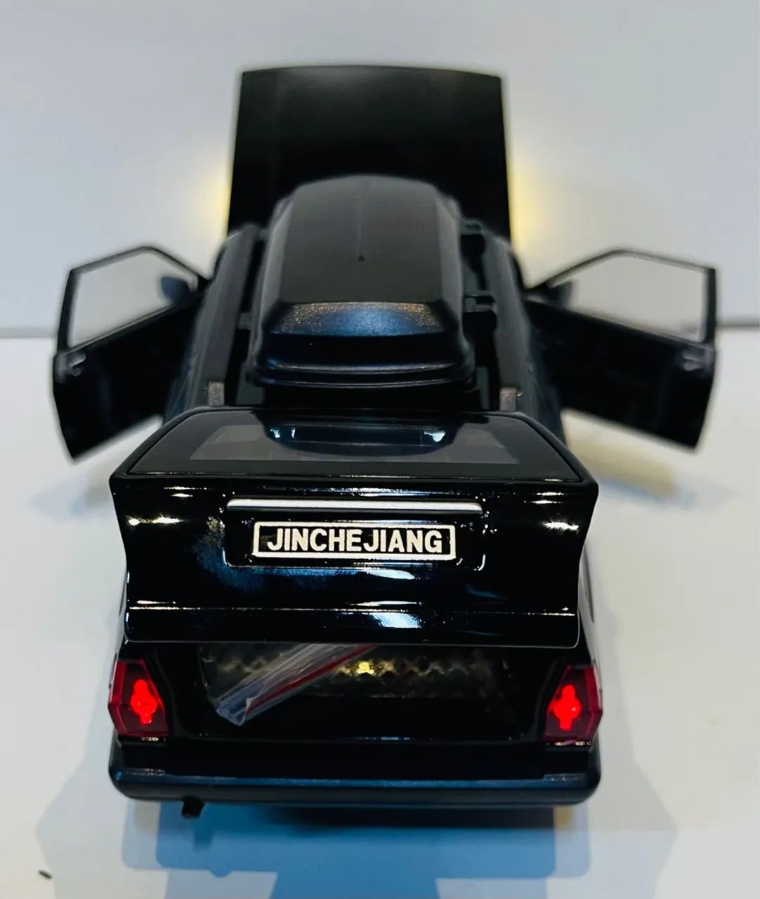 Miniatura Metal VW Santana Quantum C/Luz E Som 1/32 - Foto 5