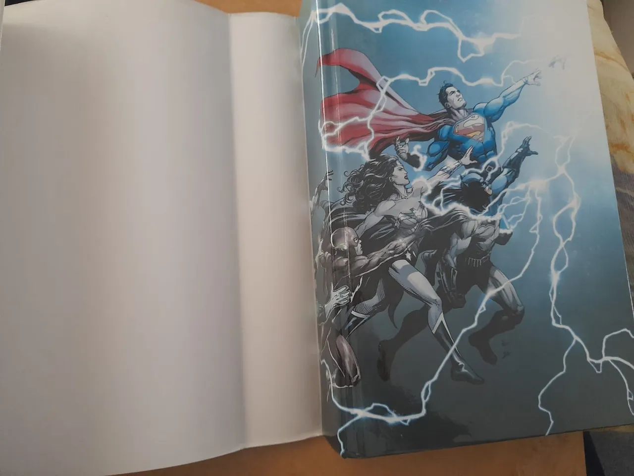 DC Rebirth Omnibus Expanded Edition - Foto 3