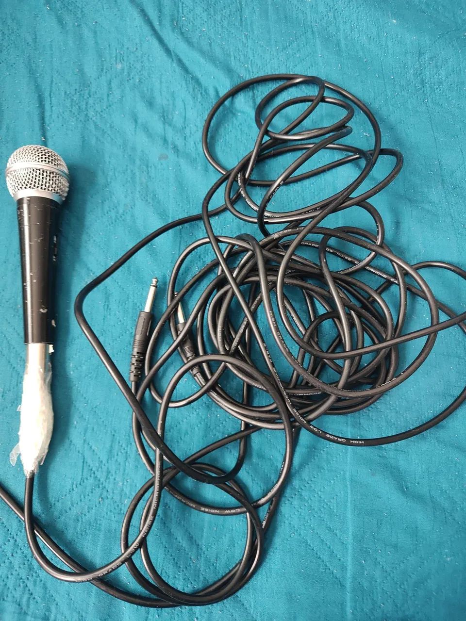 Microfones com cabo (um está com defeito não no p10 mas no três pinos)  - Foto 2