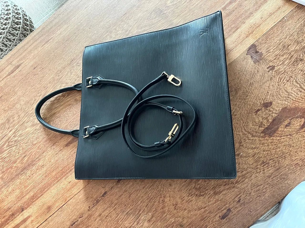 Bolsa Louis Vuitton Epi Preto modelo sacplat 