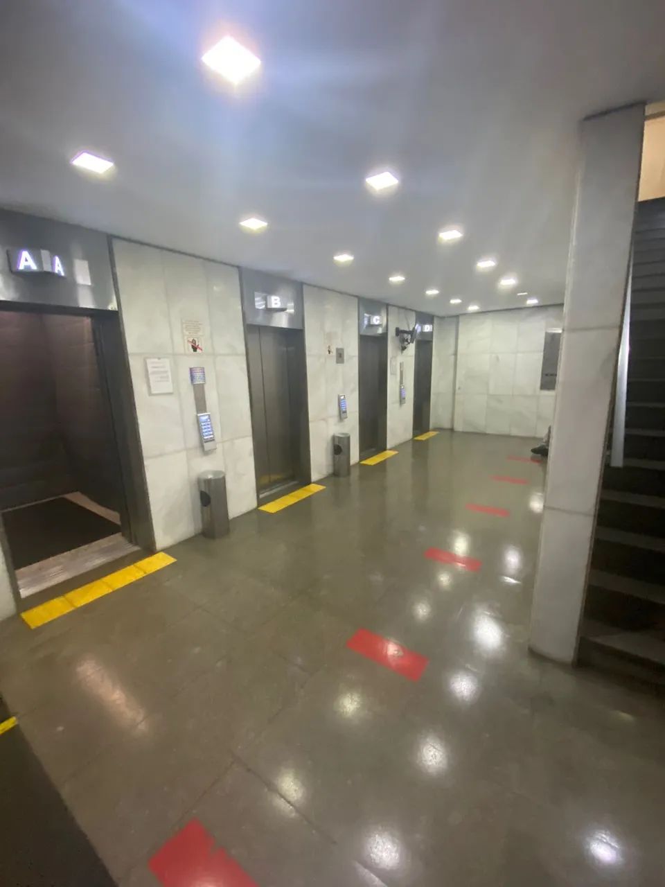 Ampla sala, ótima localização e em bom estado - Foto 5
