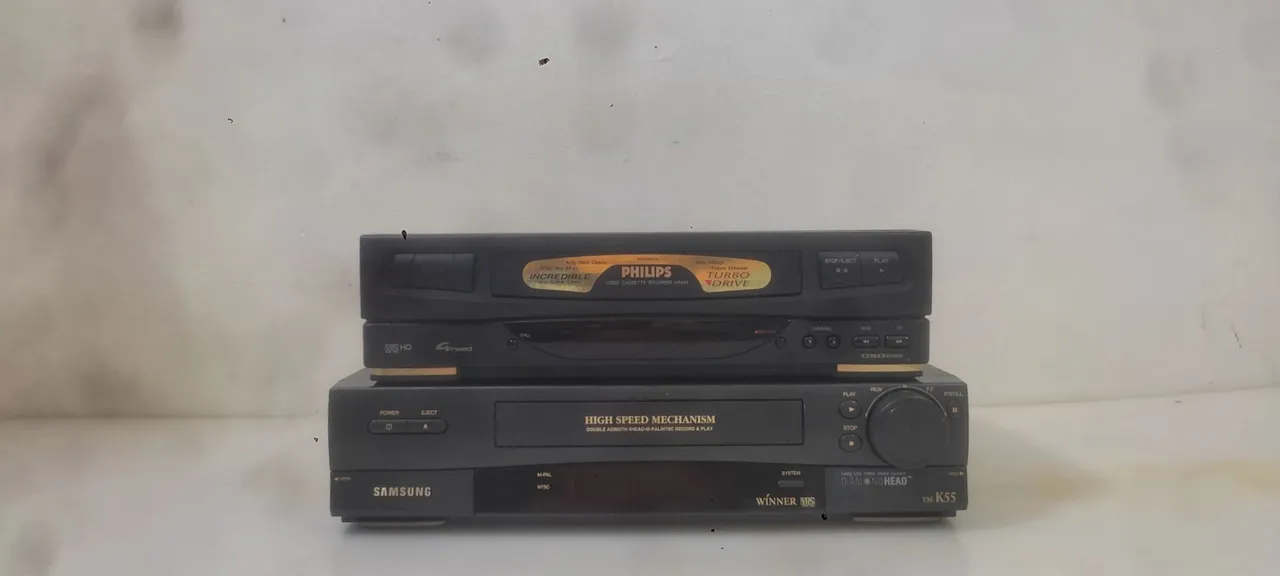 Vídeo Cassete e DVD Player (2) und