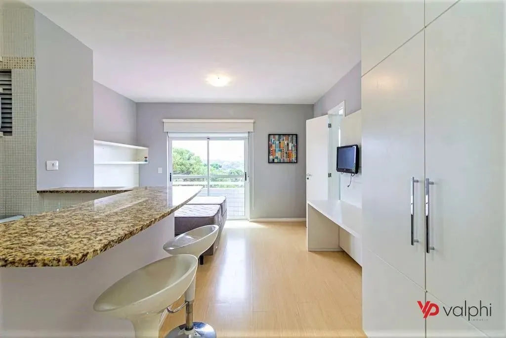Studio mobiliado para alugar no Mercês, Curitiba.