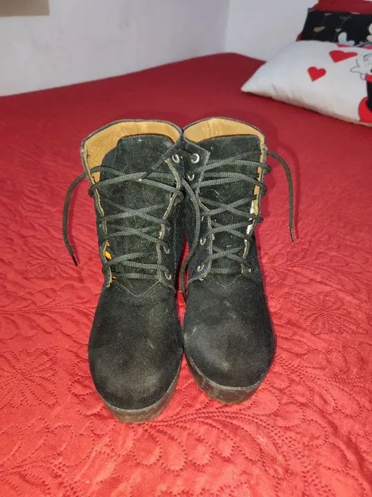 Bota em camursa preta  - Foto 2