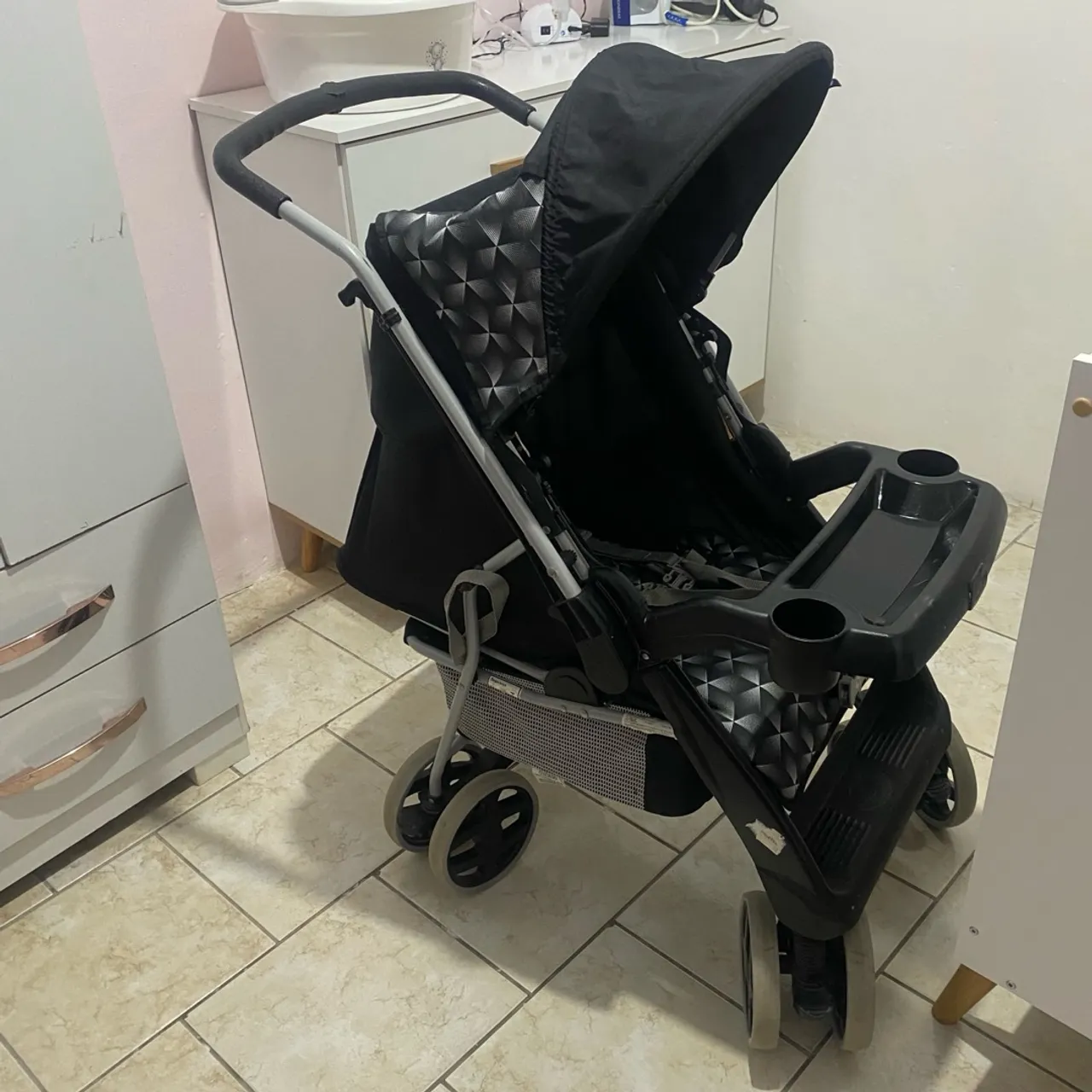 Bebê conforto Preto e bem conservado, Mais carrinho de bebê