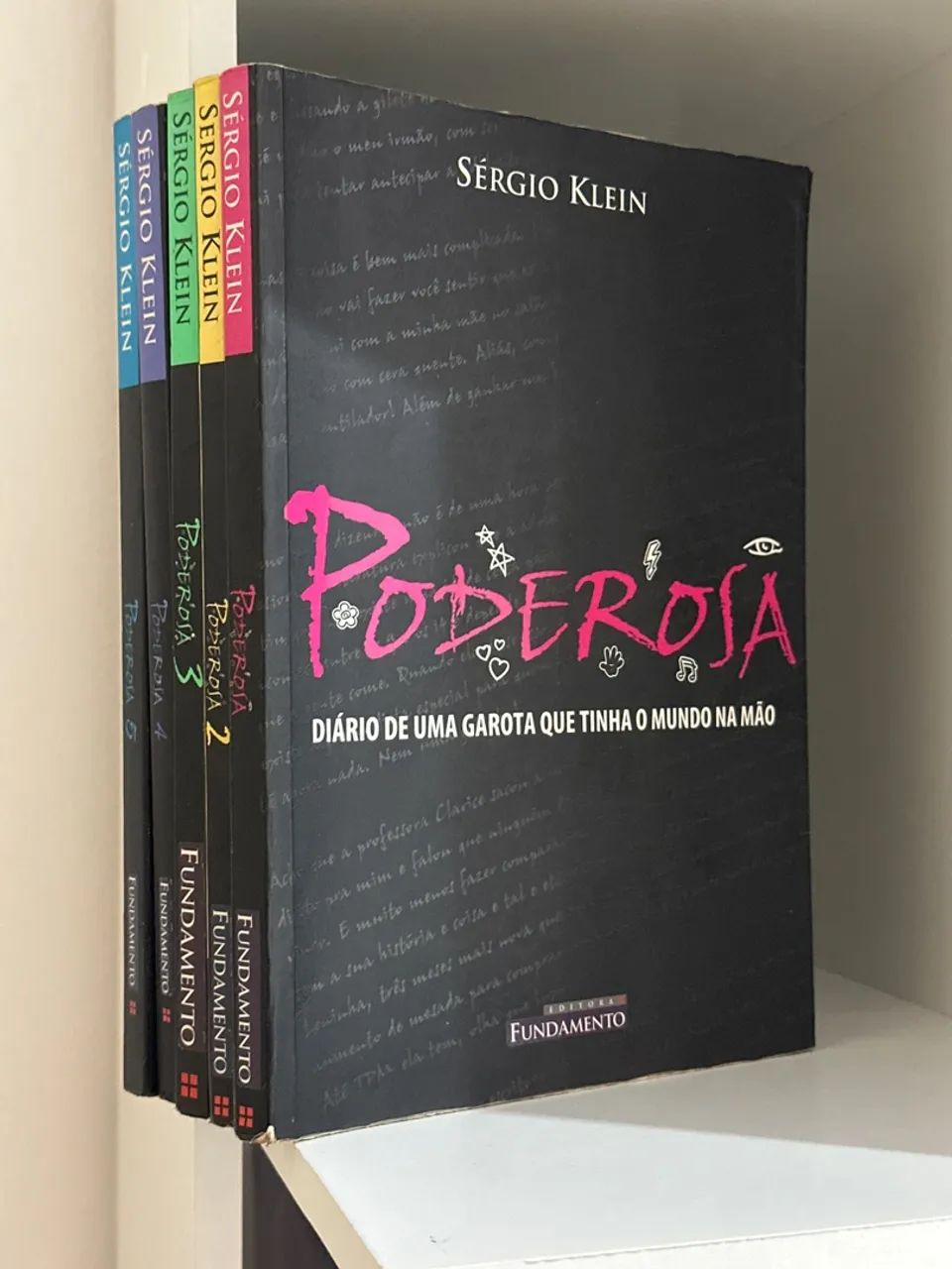 Coleção de 5 livros Poderosa: Diário de uma garota que tinha o mundo na mão