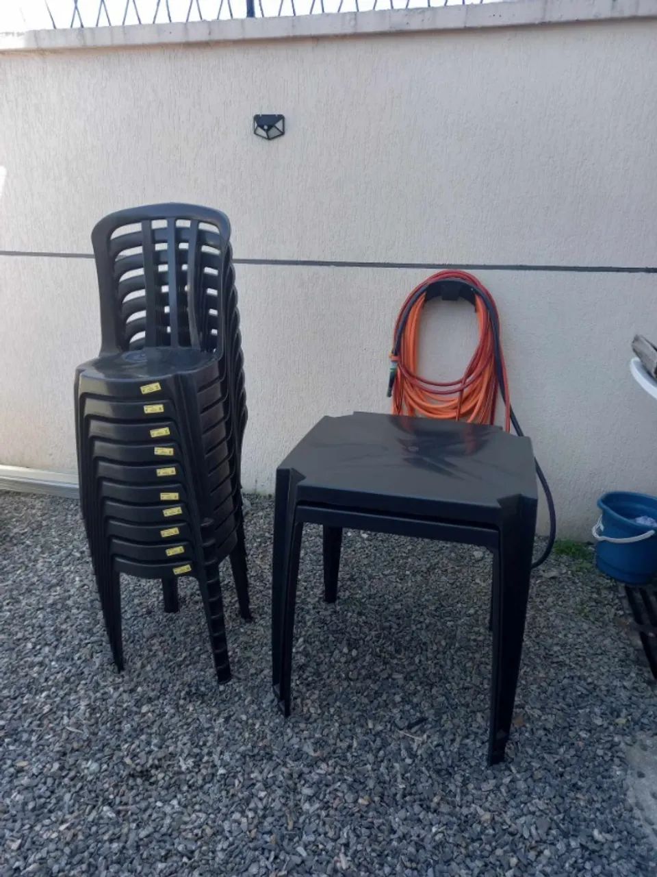 Conjunto 1 mesa e 4 cadeiras plásticas para Lanchonete super resistentes - Foto 2