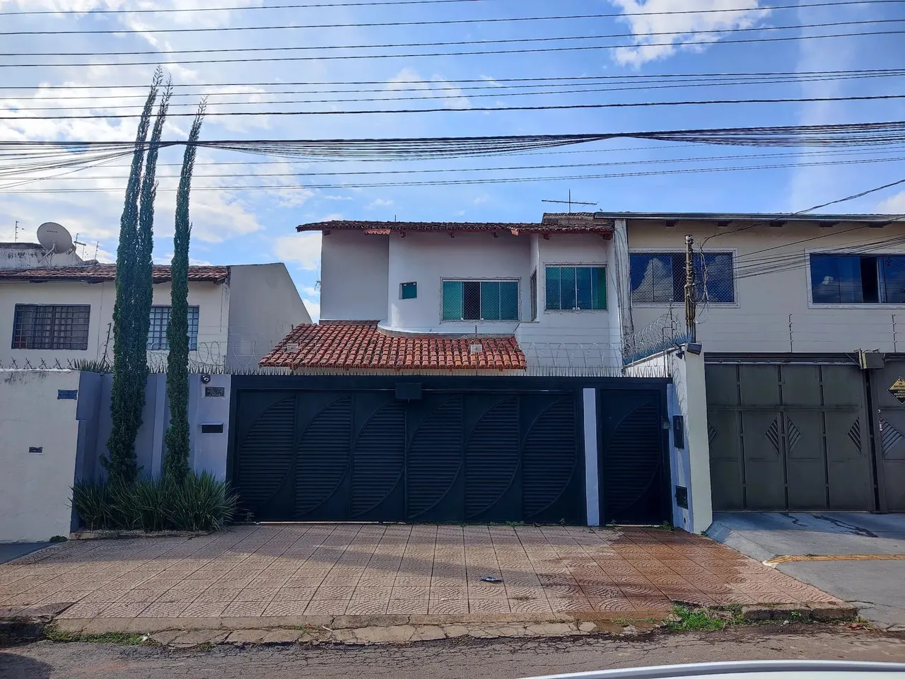 Sobrado com 3 suítes a venda no Jardim América Sobrado com 4 Quarto(s) e 5 banheiro(s) à V