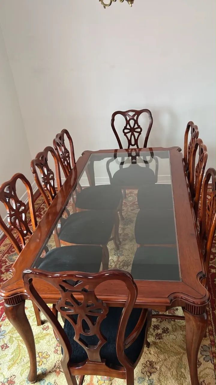 Mesa de jantar com 8 cadeiras