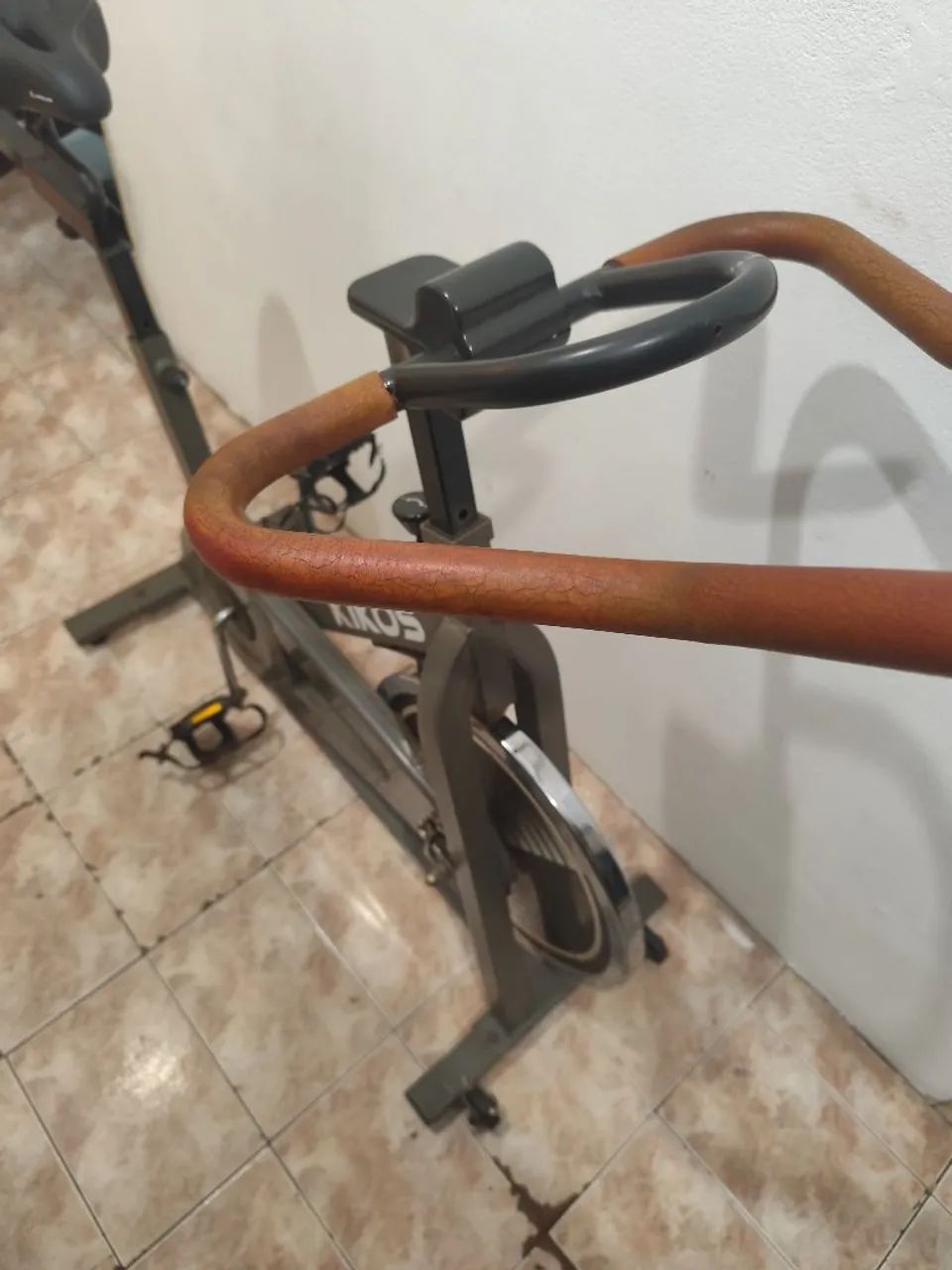 Bicicleta Ergométrica Spinning Kikos 16kg