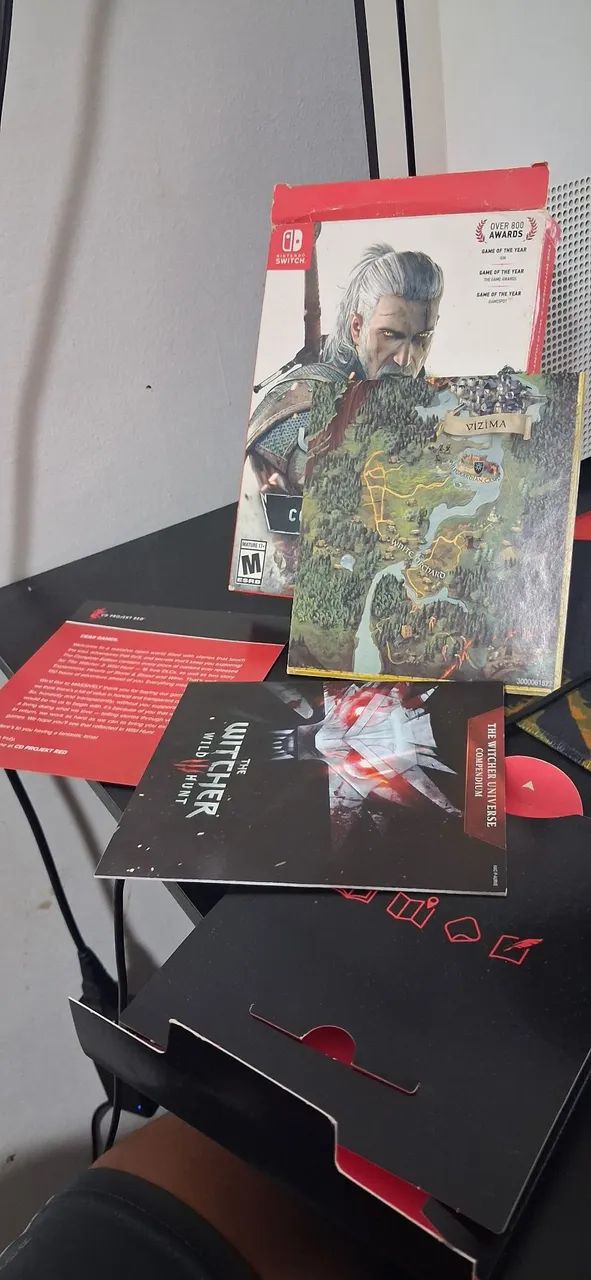 Caixa The Witcher 3: Wild Hunt COMPLETE EDITION Nintendo Switch  - Foto 3