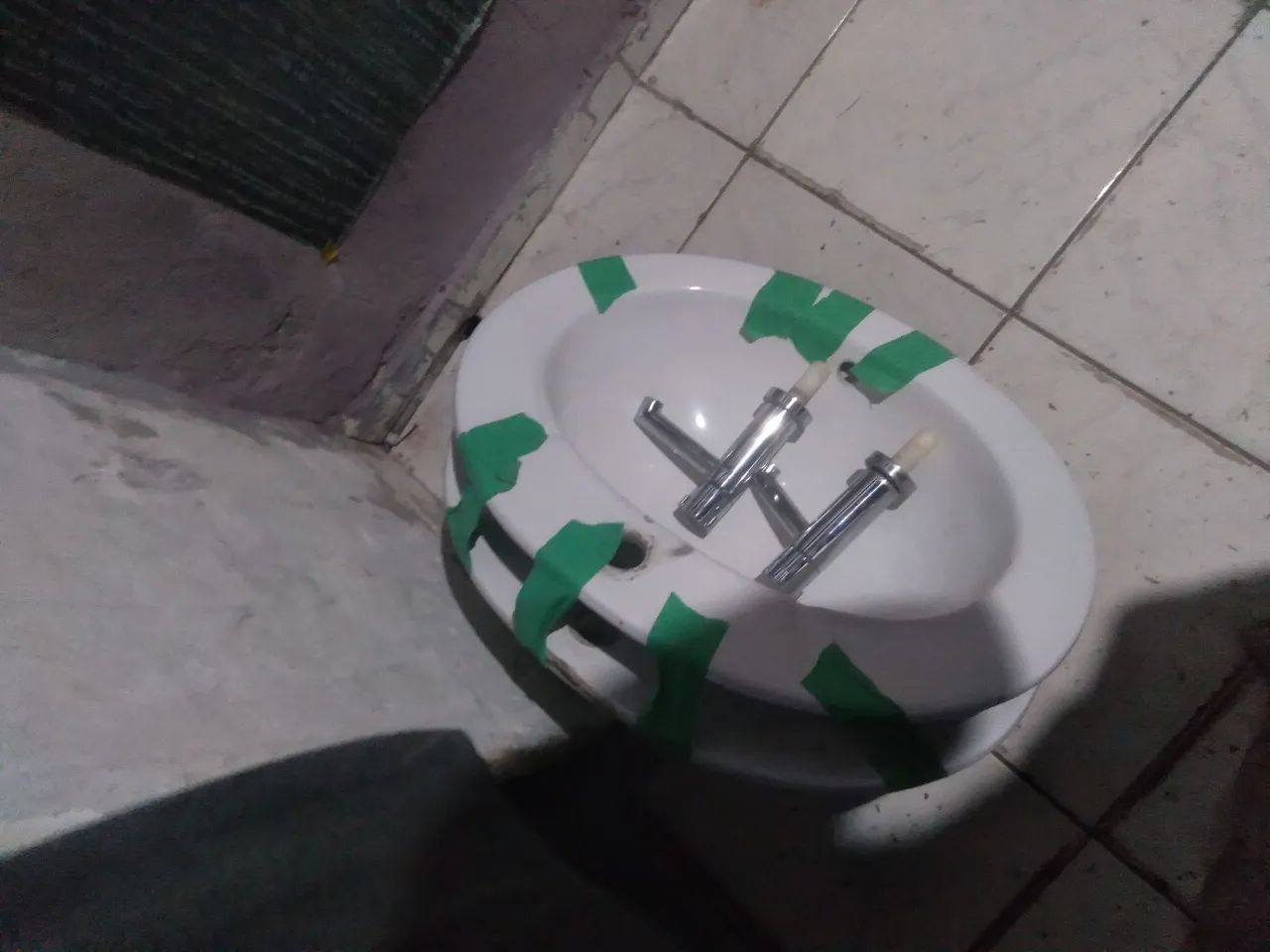 Vendo duas pias de banheiro65735642525185122
