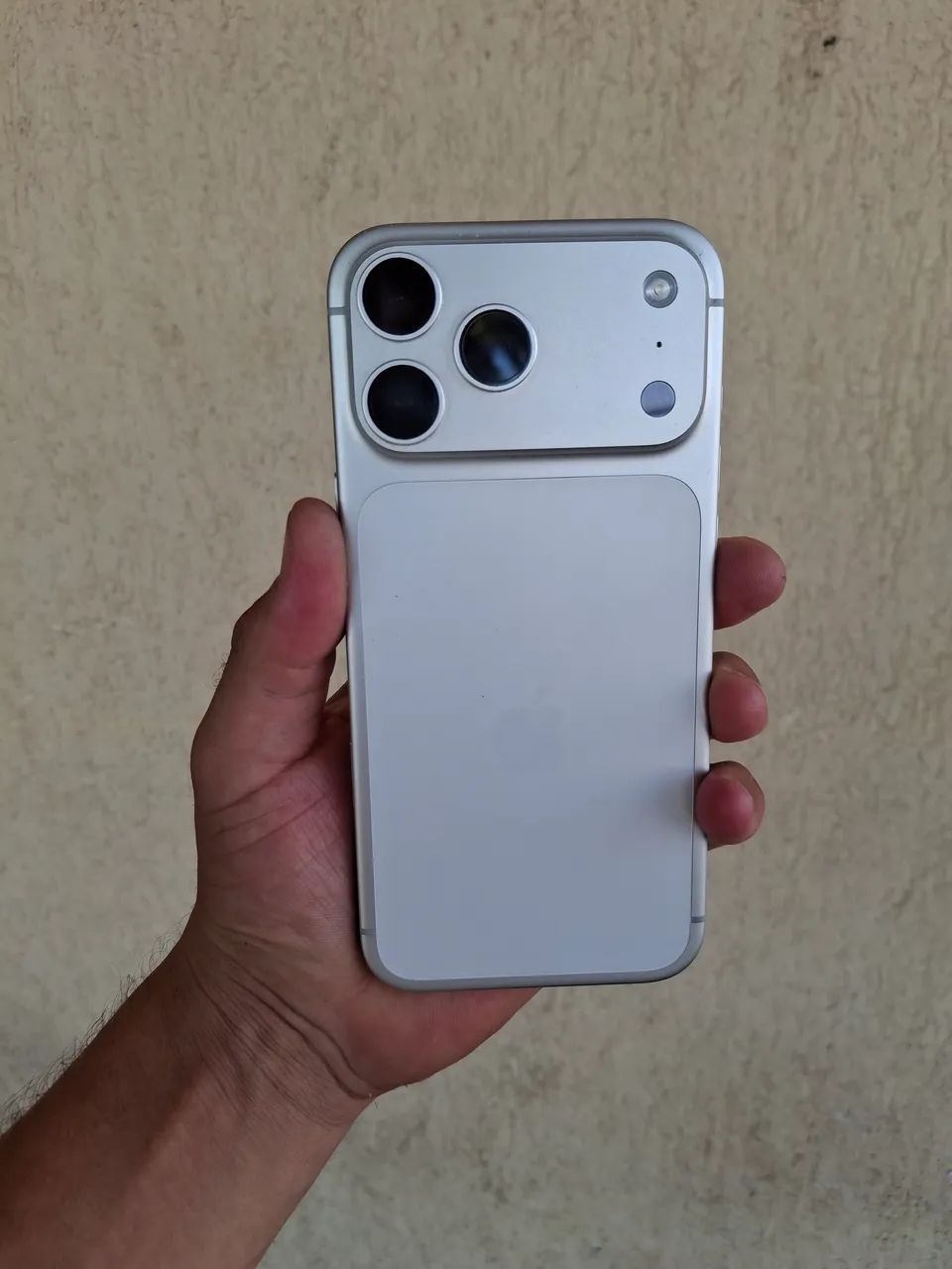 iPhone 17 pro Max Silver 