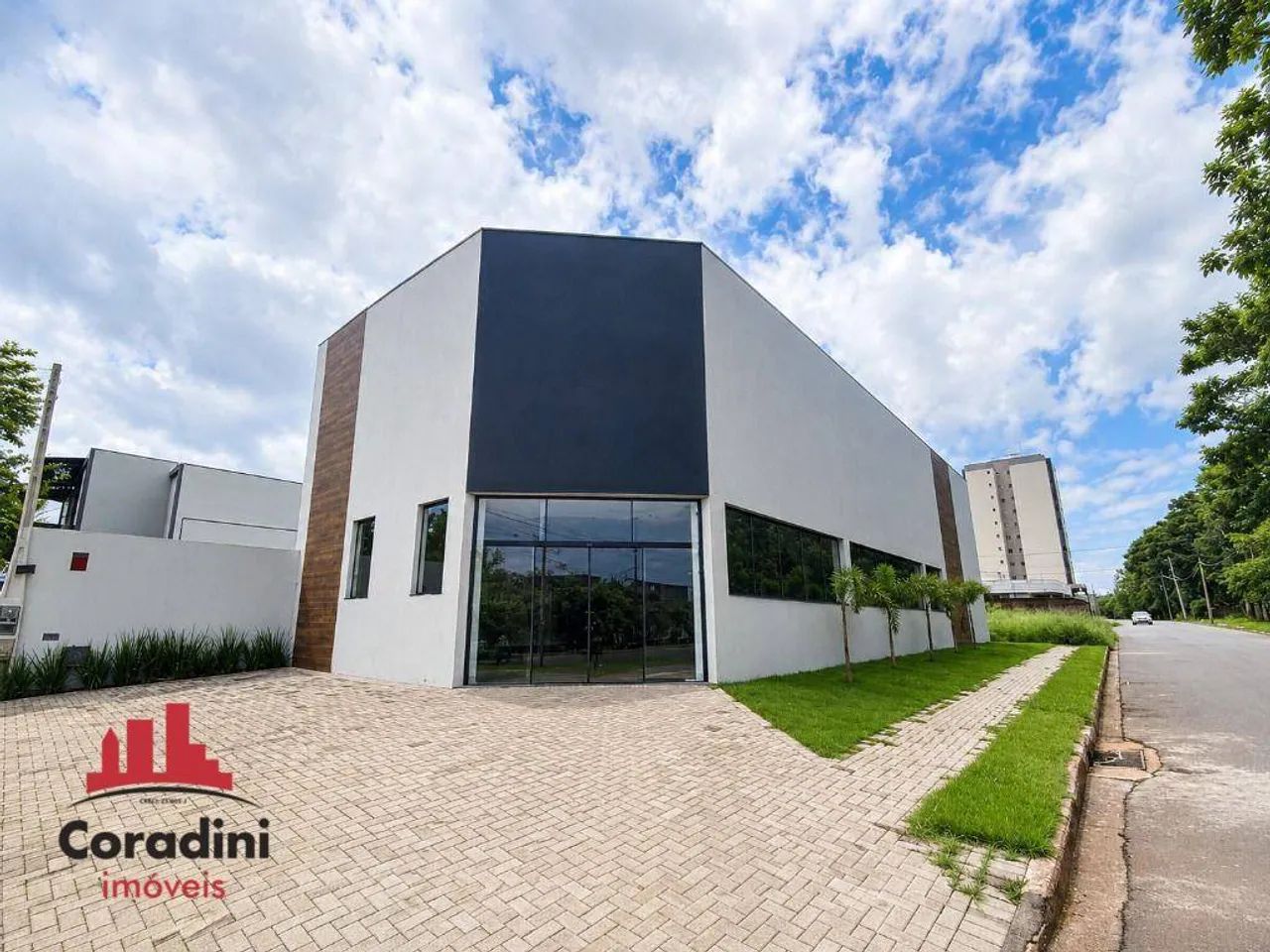 Salão para alugar, 330 m² no Bairro Vila Menuzzo - Sumaré/SP