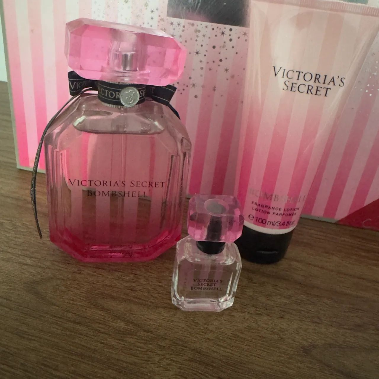 Perfume Victoria Secret BombShell 100ml - Foto 4