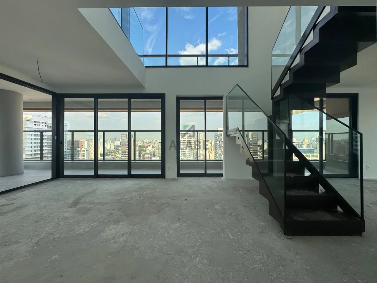 Cobertura para venda em Moema com 4 quartos, sendo 4 suítes, 281m²