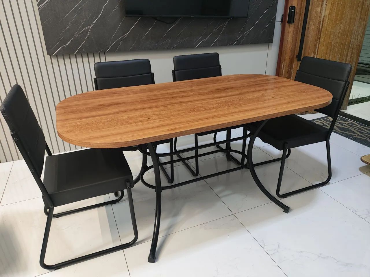 Conjunto de mesa e 6 cadeiras - Foto 2