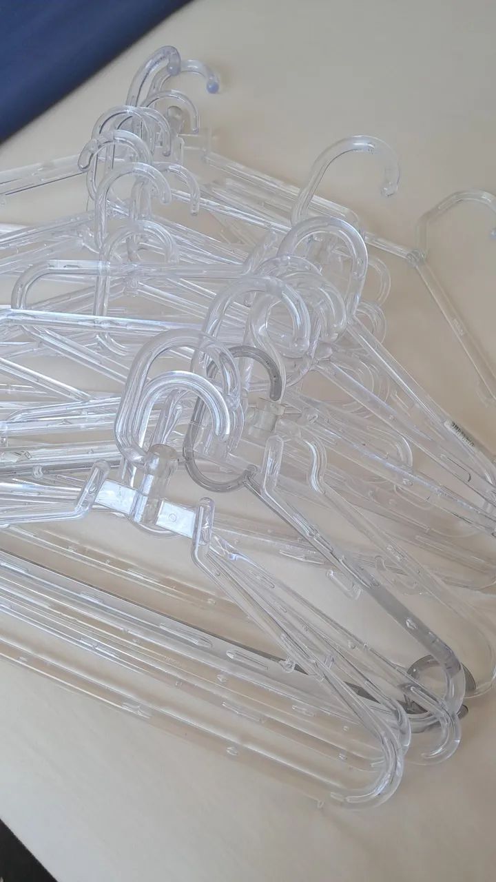 Cabides acrílico resistente 