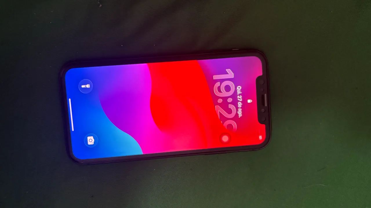 Vende-se celular iPhone 11 - Foto 2