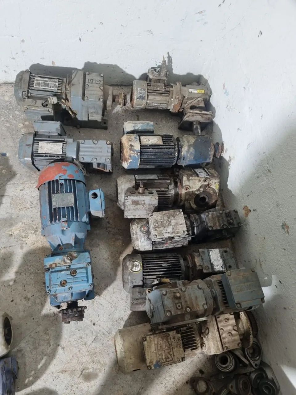 Lote com 40 motores, motoredutres e bombas a venda  - Foto 3