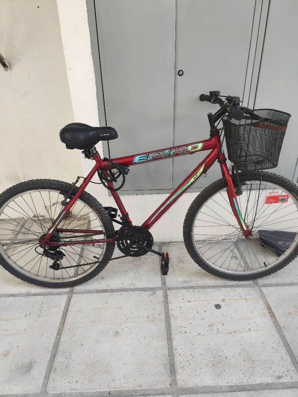 Bicicleta Epiko Aro 26 com Marchas e Cestinha