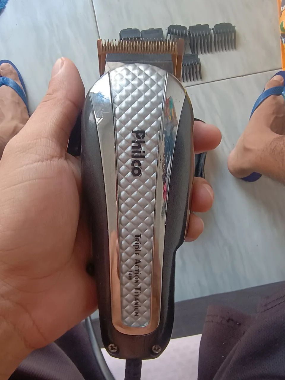 Máquina de cortar cabelo com defeito  - Foto 4