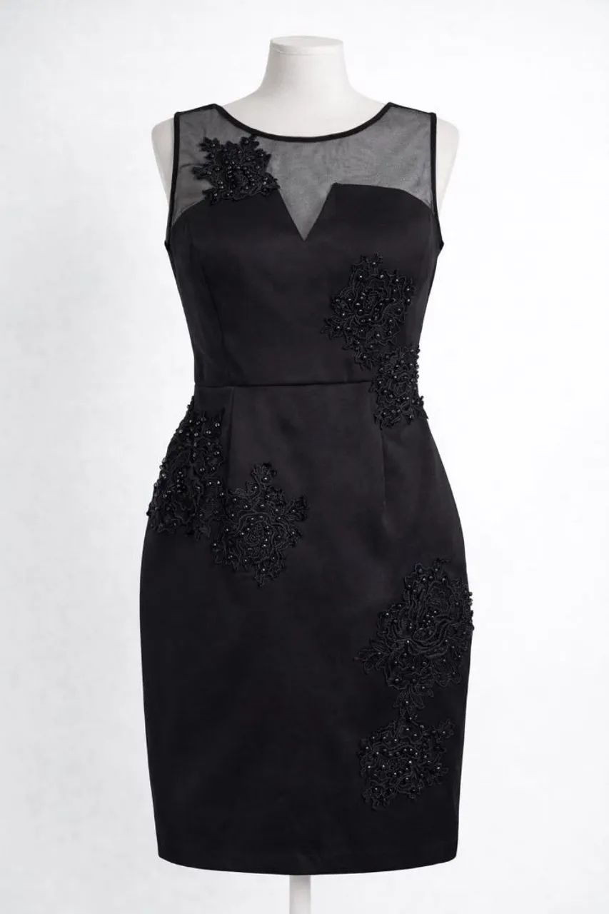 sacola com varias peças de roupa
