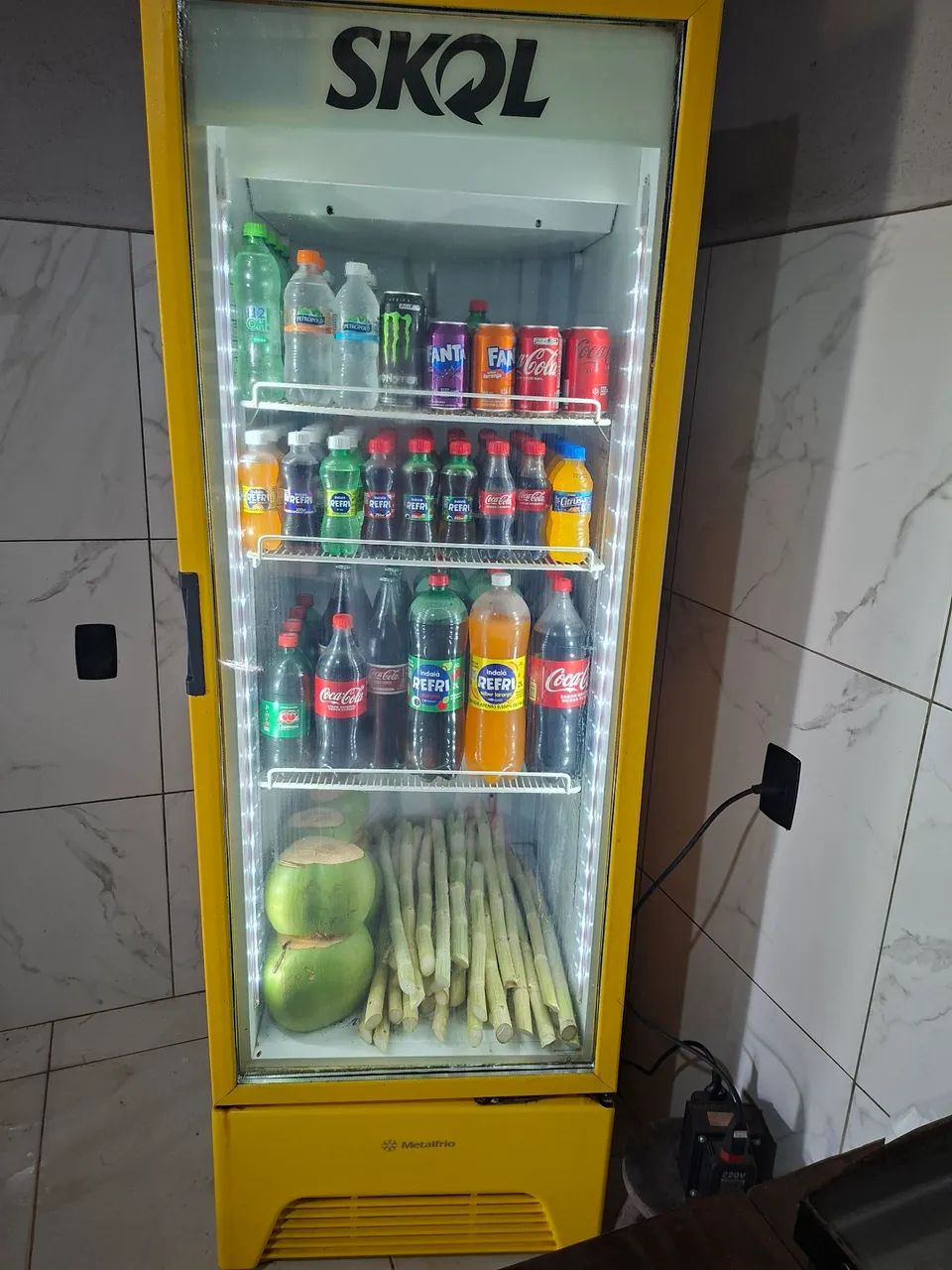 Geladeira expositor vertical de bebidas  - Foto 2