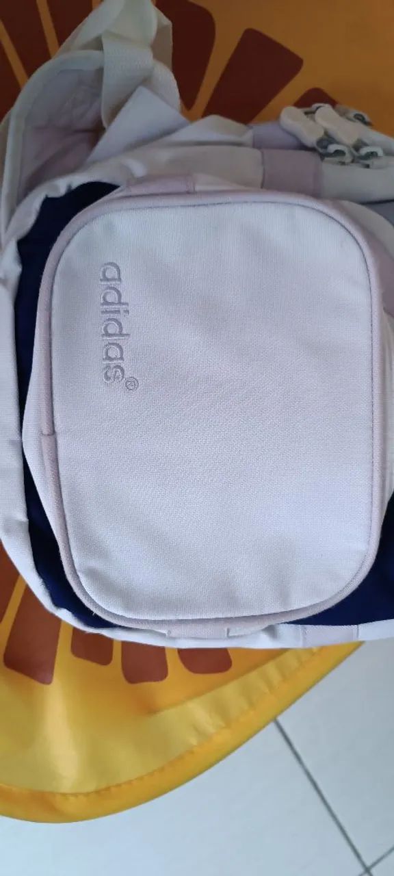 Mochila Adidas pequena uma alça só. - Foto 2