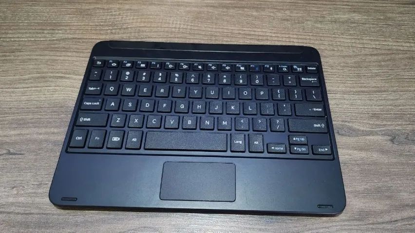 TECLADO P/ TABLET SAMSUNG BLUETOOTH COM TOUCHPAD E BATERIA INTERNA DE LÍTIO MOD. EJ-FT810