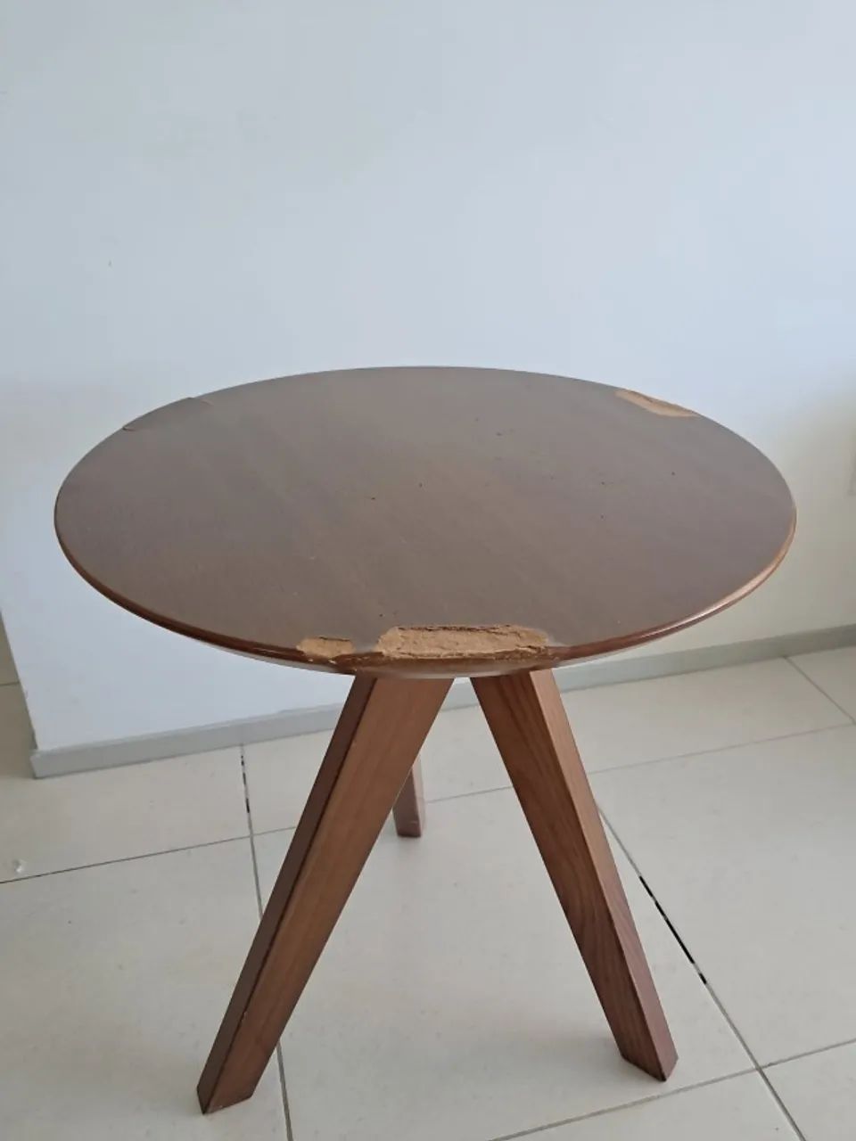 Mesa de canto de madeira