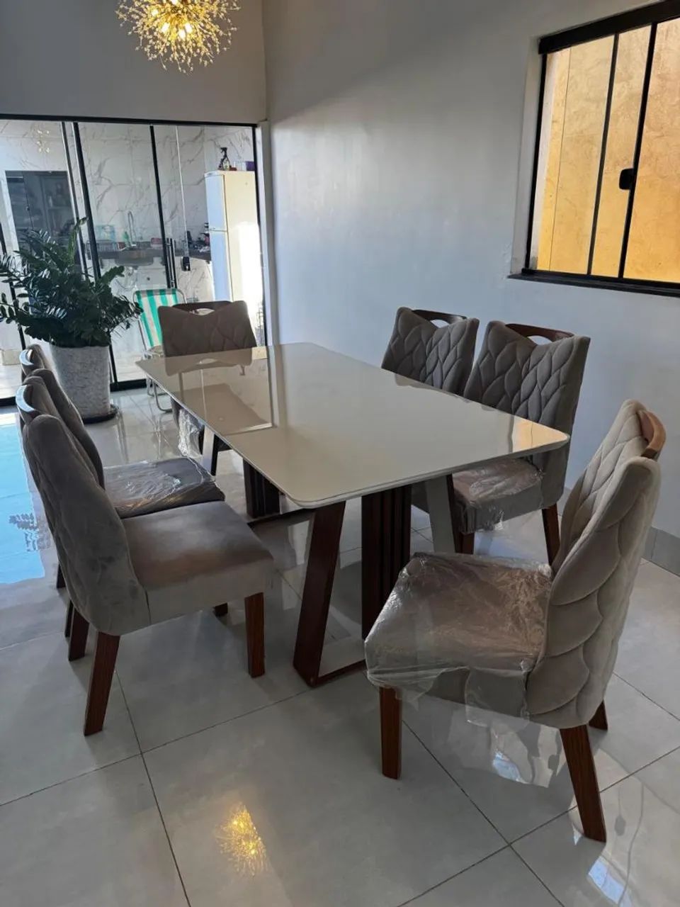 Mesa com 6 cadeiras ainda no plástico  - Foto 3