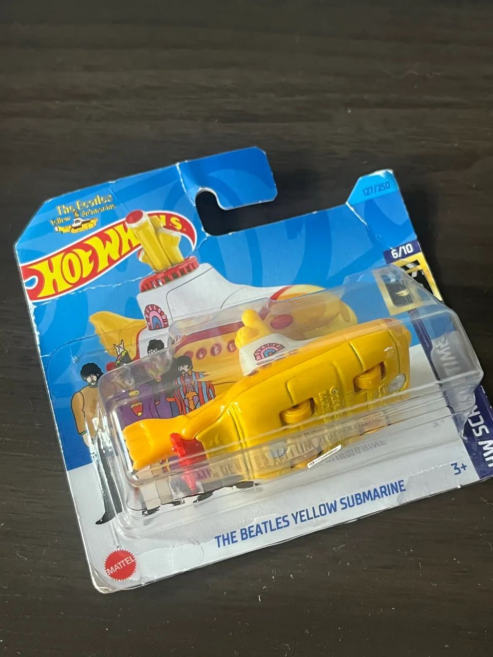 Submarino amarelo Hotwheels
