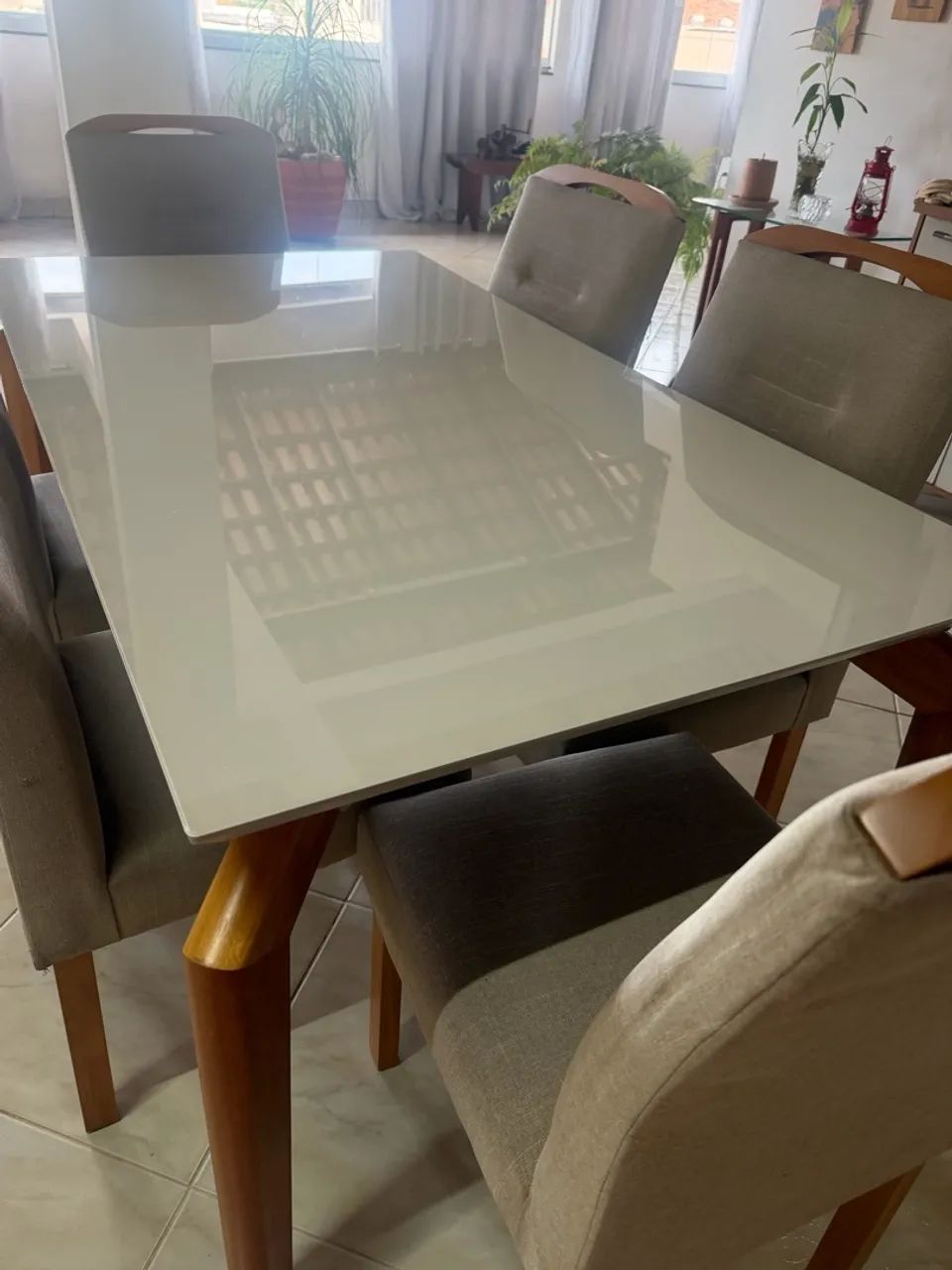 Mesa com seis cadeiras impecável  - Foto 2