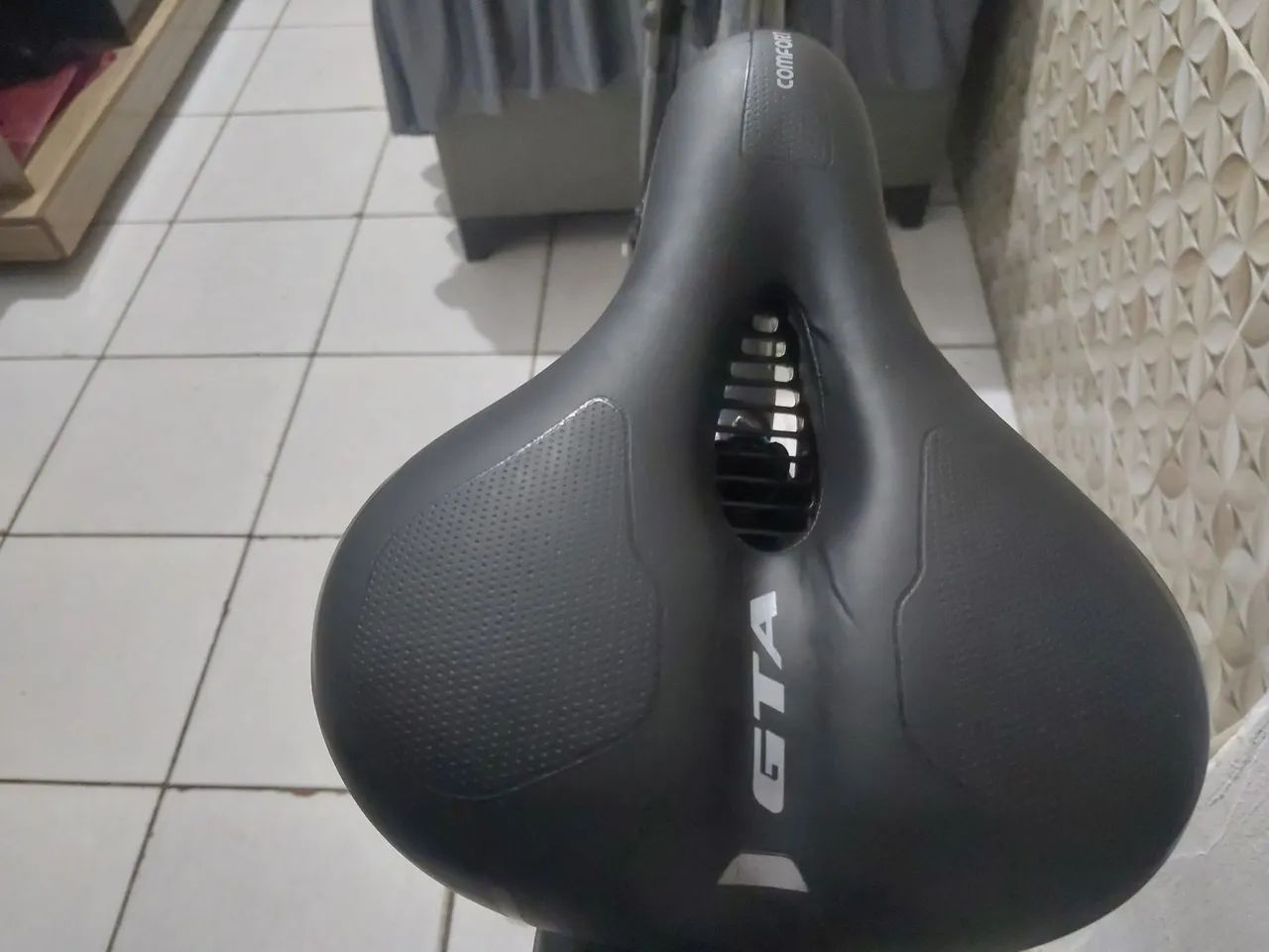 Bicicleta freios a disco semi nova pare vender logo - Foto 3