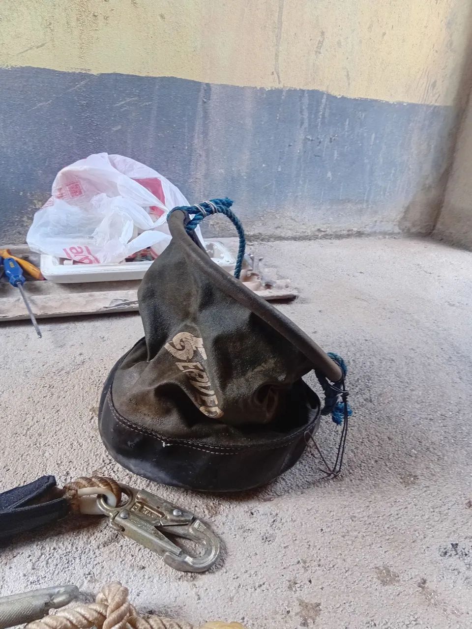 Vende-se: kit cinto, talabaixo e balde - Foto 3