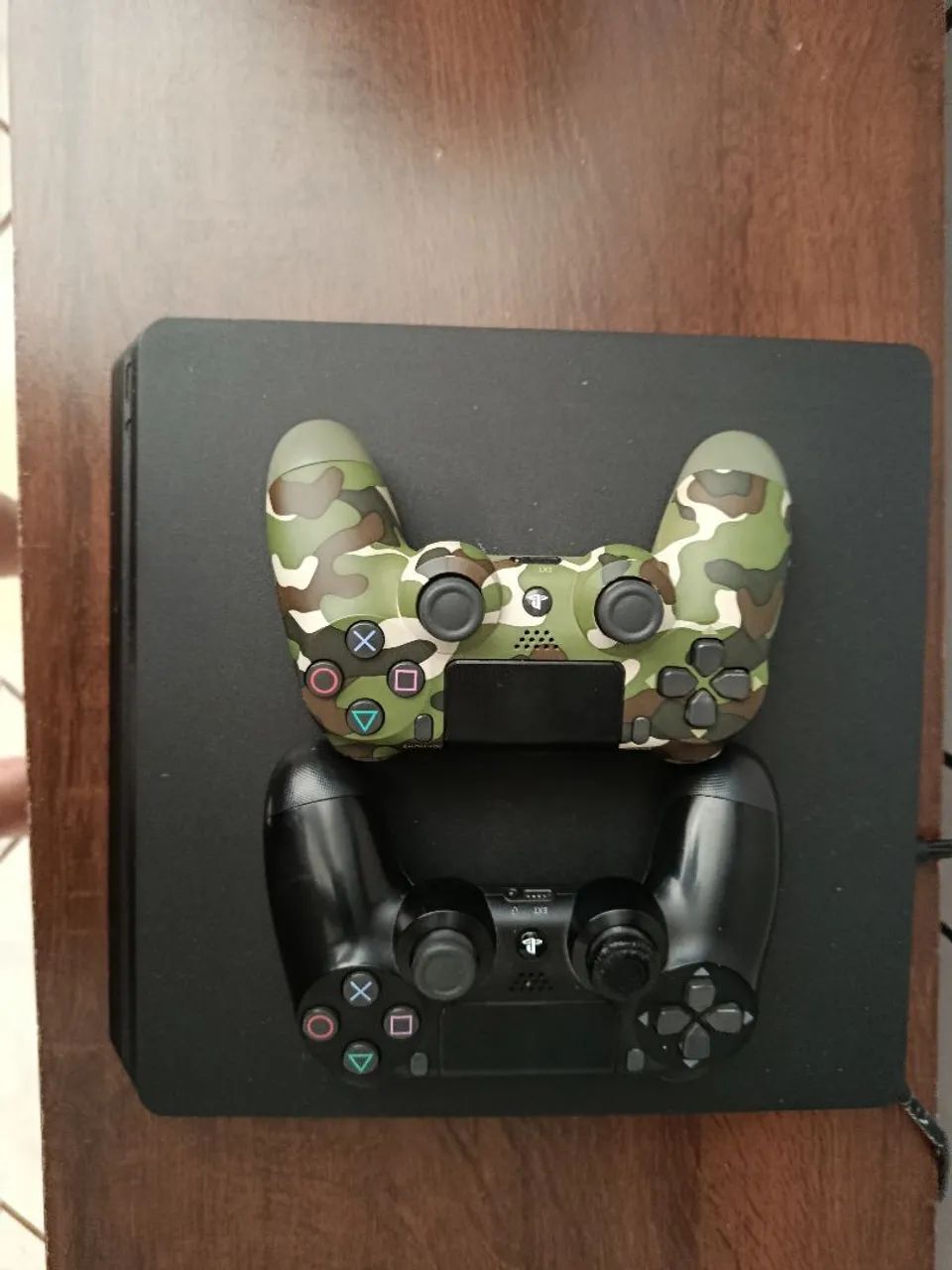 Vendo ps4 + 02 controles, completo!!!!!