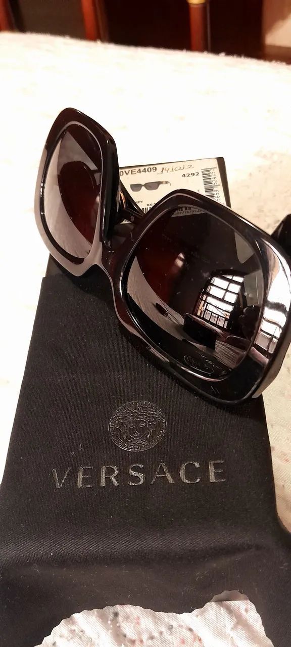 Vendo óculos Versace "usado em duas ocasiões" original em excelente estado. - Foto 2