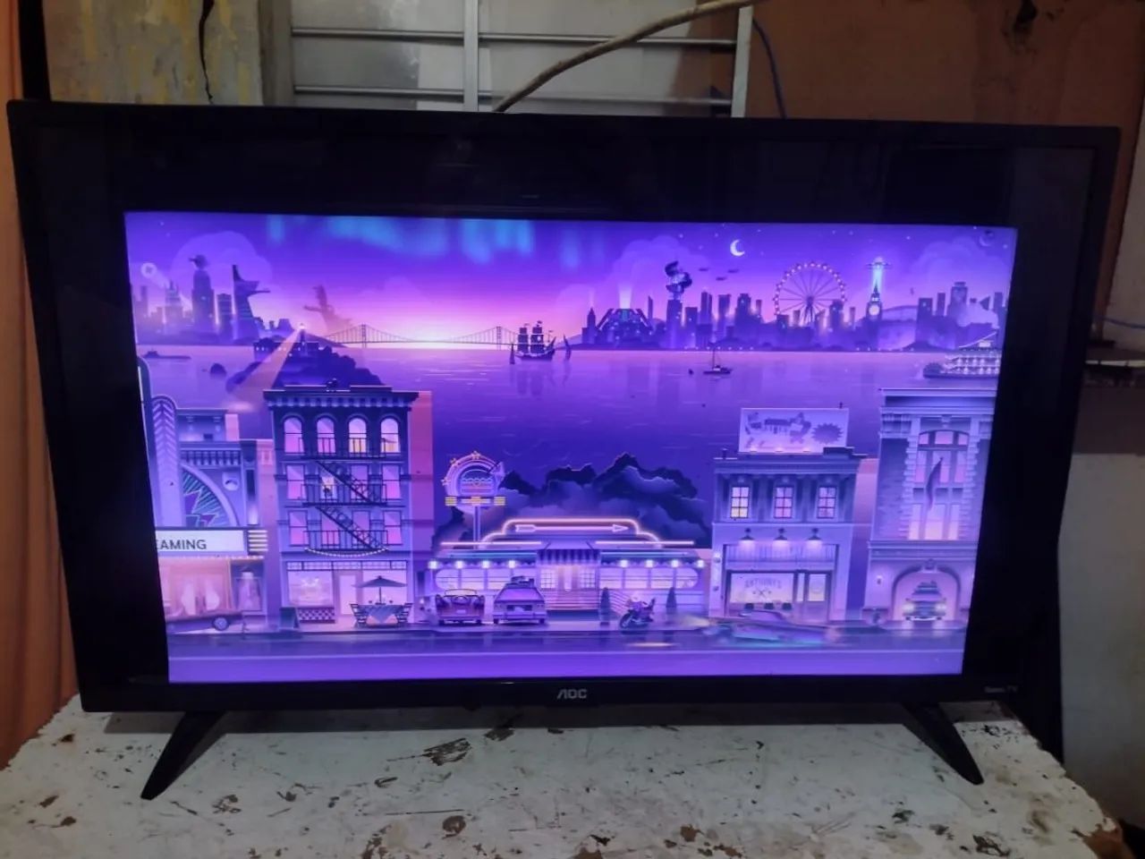 Tv 28 polegadas com uma linha smart adaptada na moldura de 32  - Foto 2